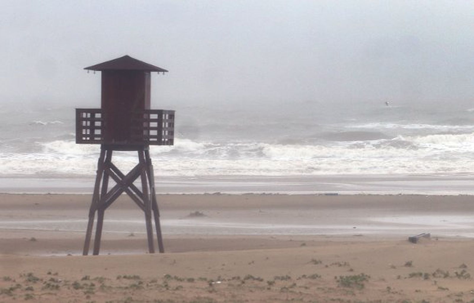 Alerta en 28 provincias por viento y fuerte oleaje