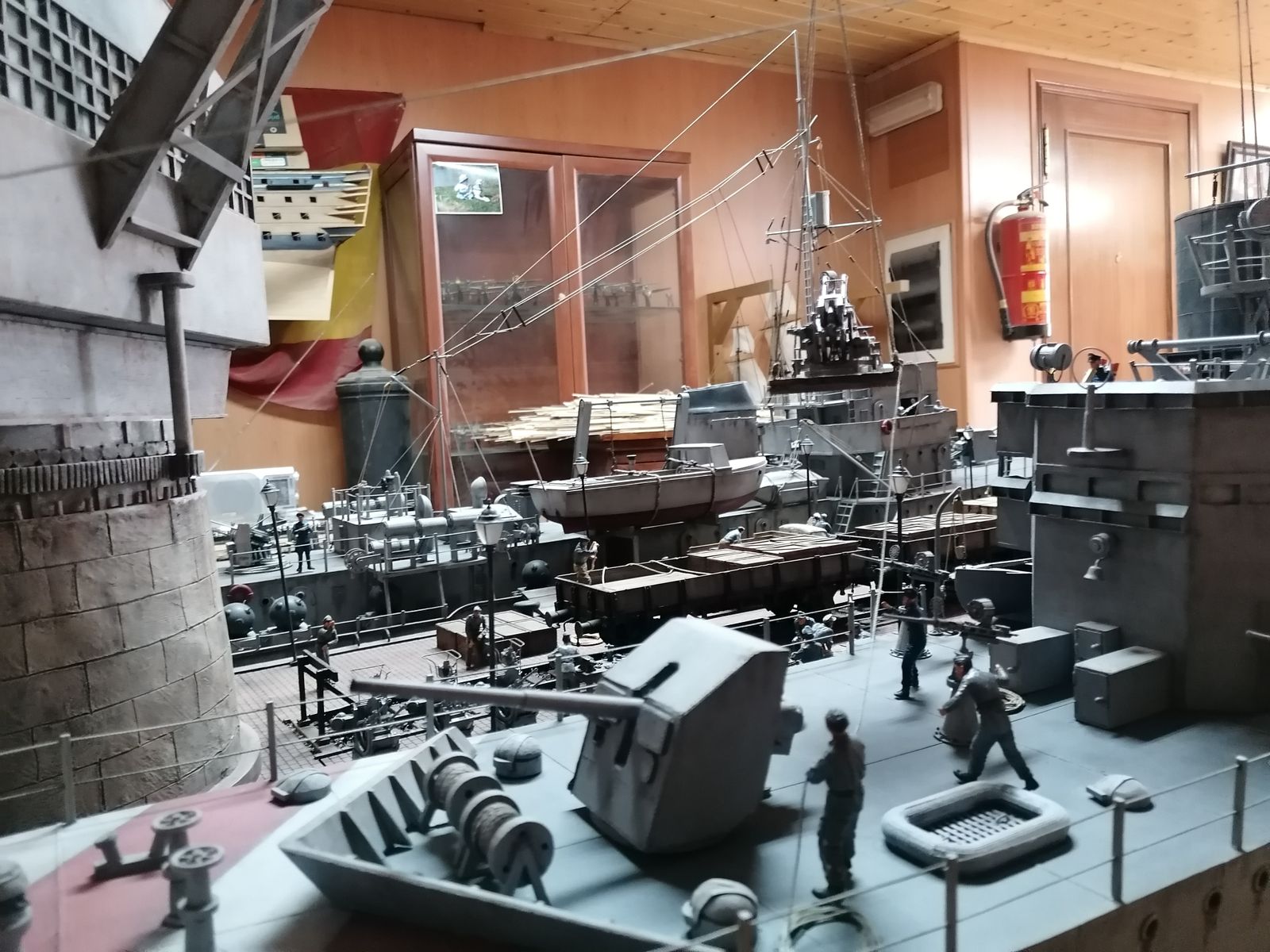 Fotos de maquetas navales construidas por Máximo Agudo.