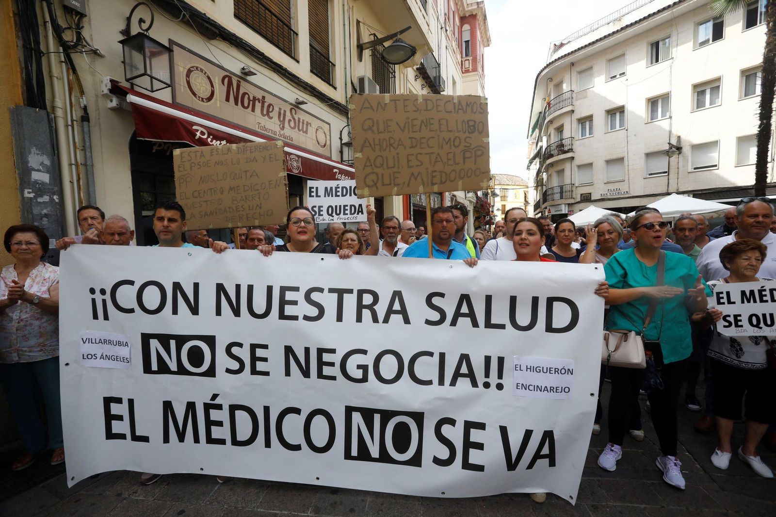 Las imágenes de la protesta de los vecinos de Villarrubia en defensa de la sanidad pública