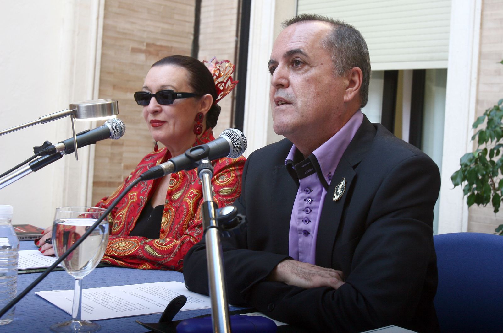 Martirio y Juan Cobos Wilkins, durante uno de sus encuentros dialogados, 'Biografías entrelazadas', en Huelva.