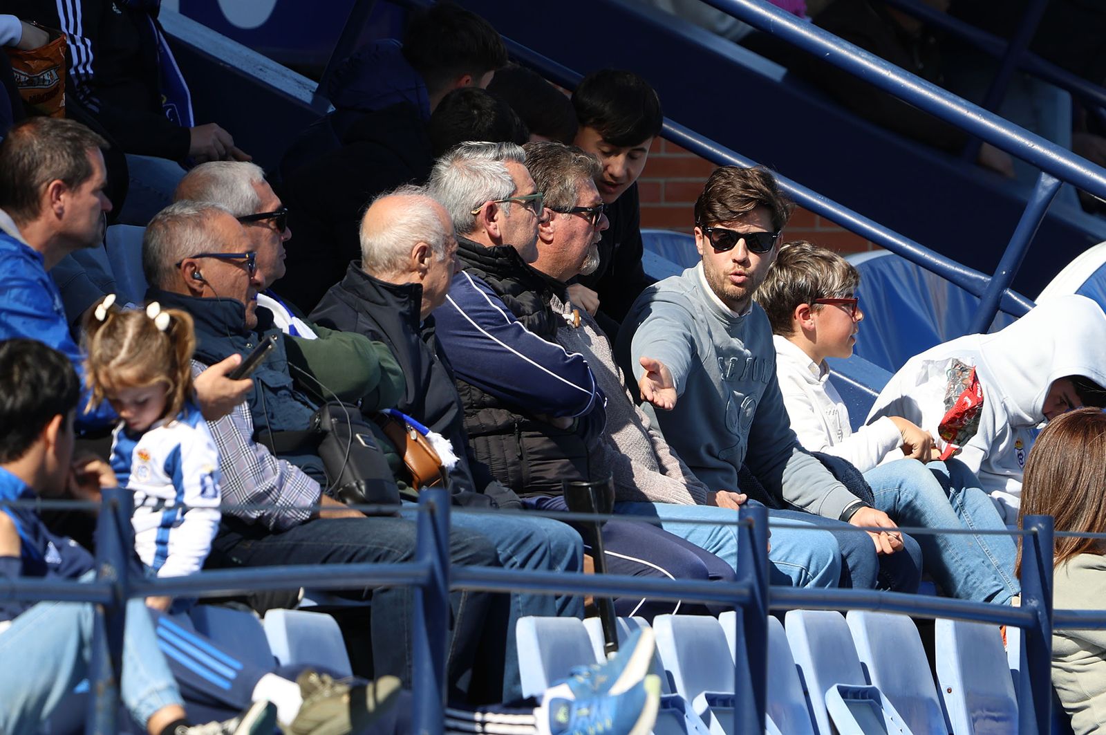 Búscate en las gradas del Nuevo Colombino en el Recre-Yeclano