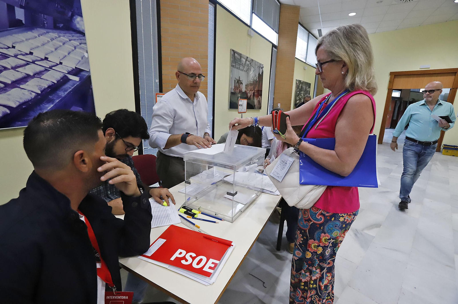Elecciones 2023: Imágenes del inicio de la jornada electoral en Huelva