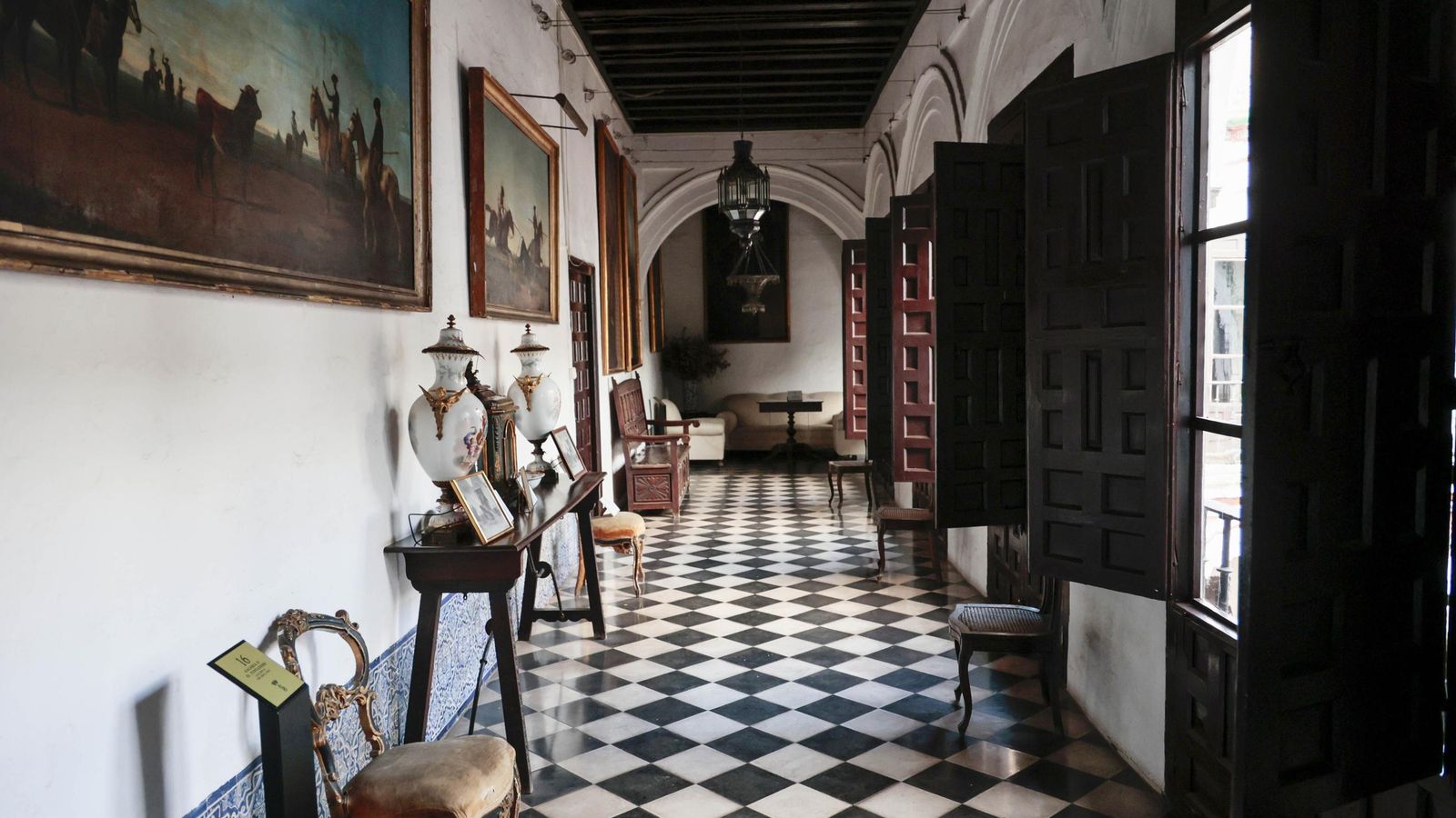 La visita al Palacio Bucarelli en imágenes