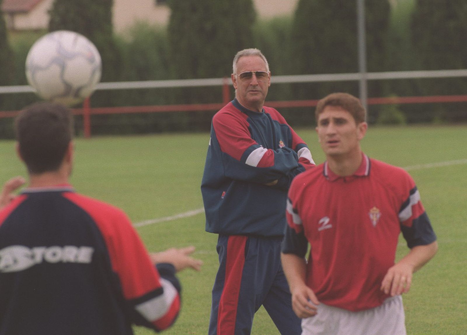 Vicente Cantatore, como entrenador del Sporting, el último equipo que dirigió (2000-01).