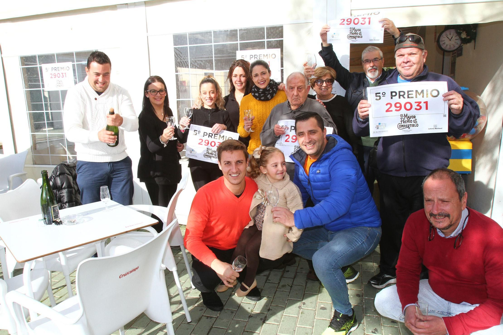 Alegría en Huelva tras tocar por primera vez el gordo en la capital.