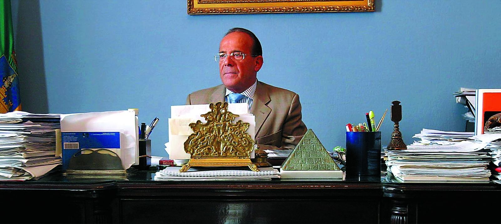 Hernán Díaz Cortés, en su despacho de Alcaldía en 2006, el mismo año que fue inhabilitado por prevaricación.