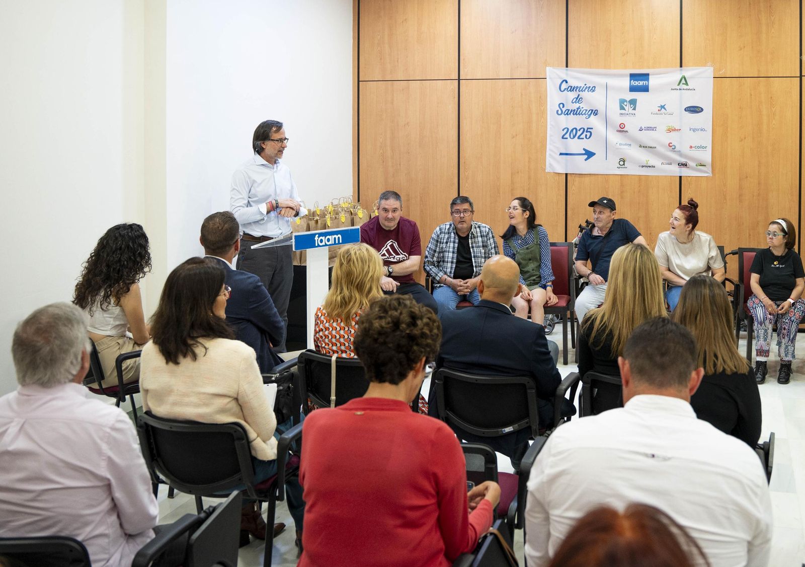 Las imágenes del acto de iniciación del Camino de Santiago de FAAM en Almería