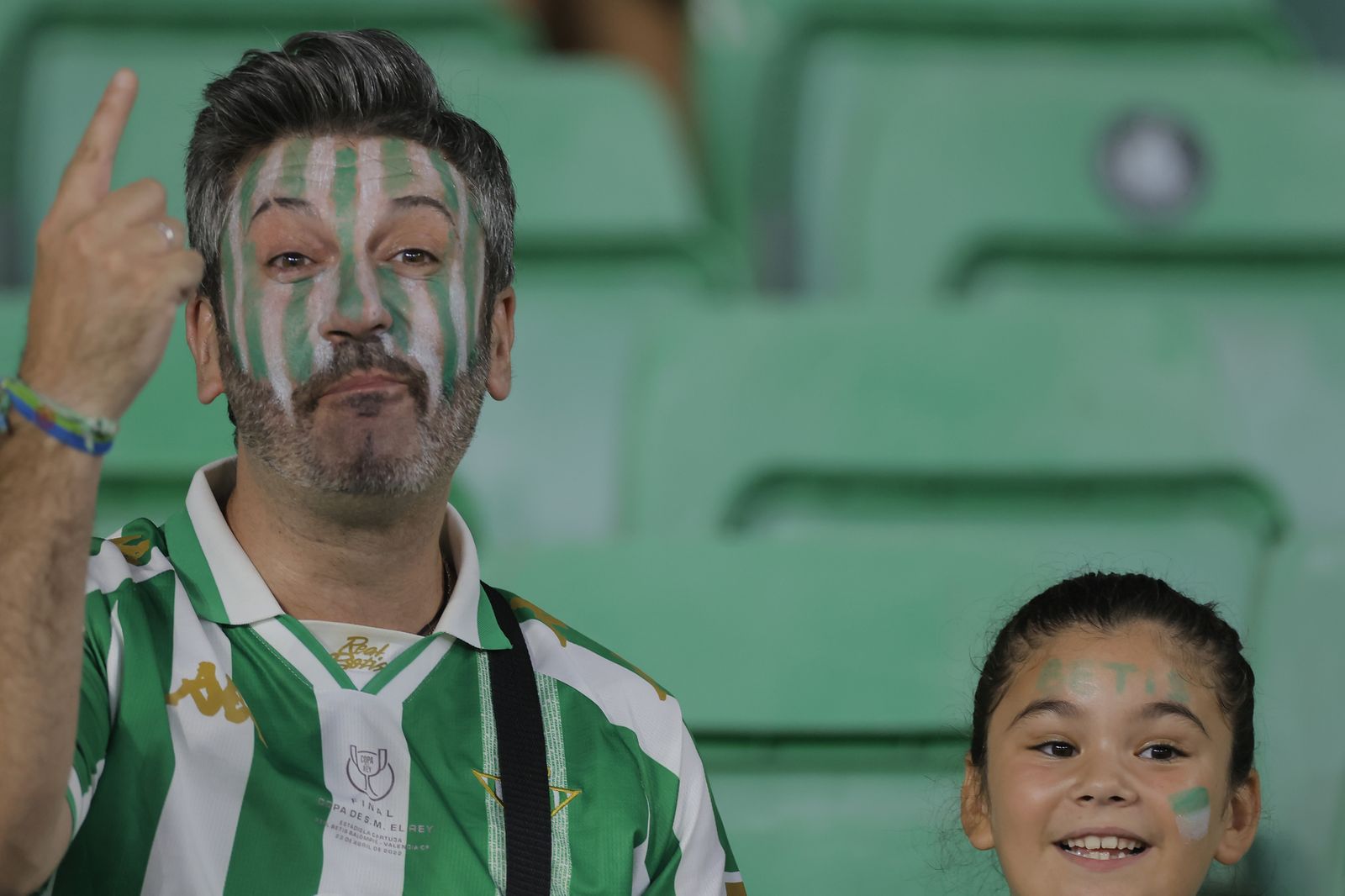 Búscate en las fotos del Betis-Valencia