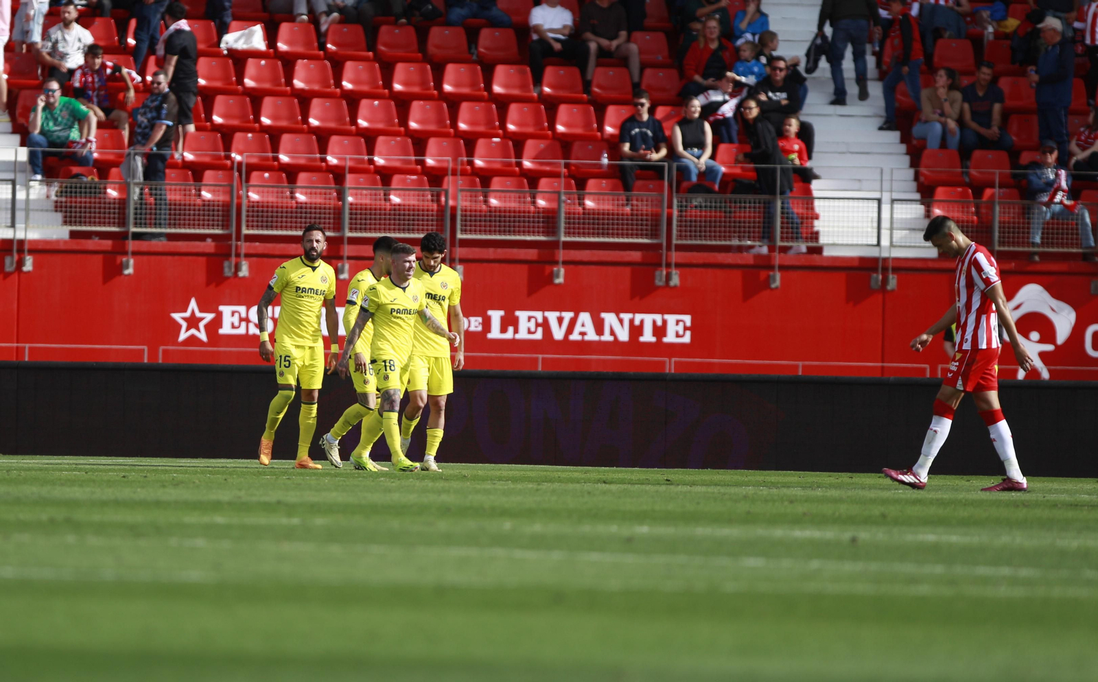Las mejores imágenes del partido de fútbol U.D. Almería-Villarreal C.F.