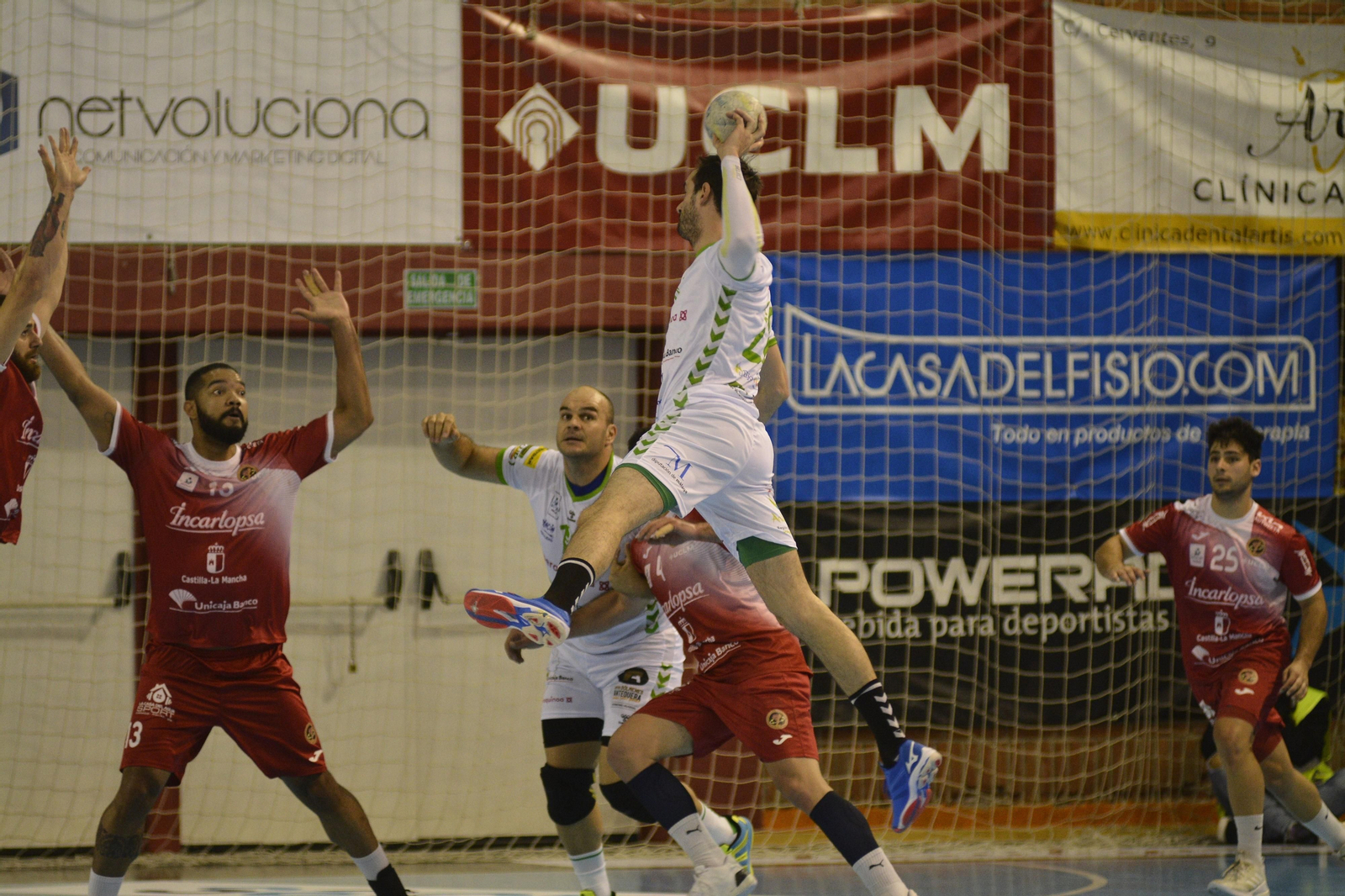 Un lance del partido en Cuenca.