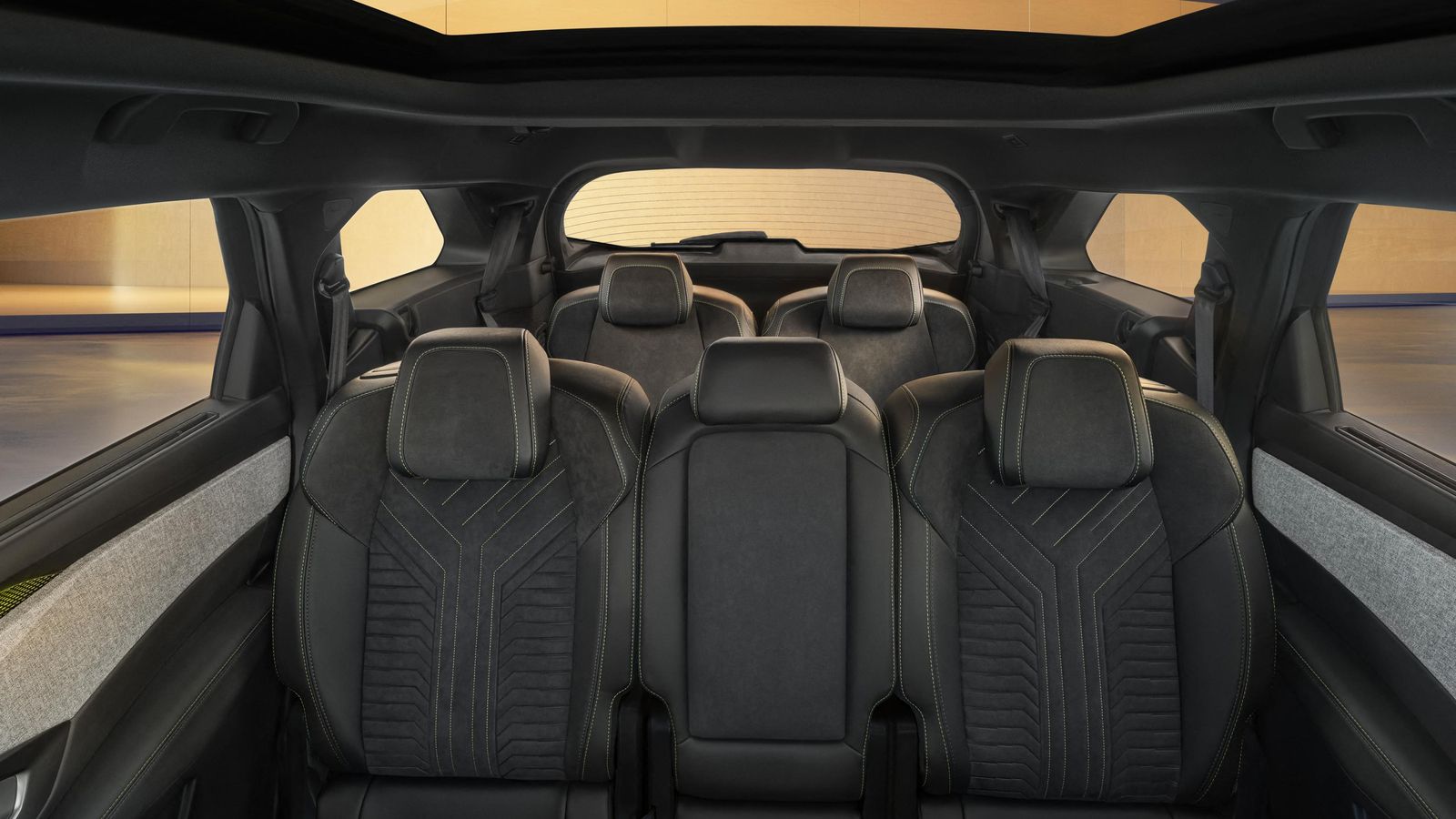 En todos los asientos de la segunda y tercera fila pueden abatirse sus respaldos con independencia del resto.