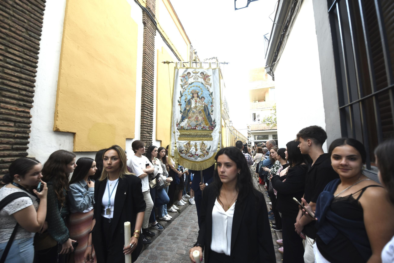 La procesión del colegio Divina Pastora de Córdoba con su Virgen, en imágenes