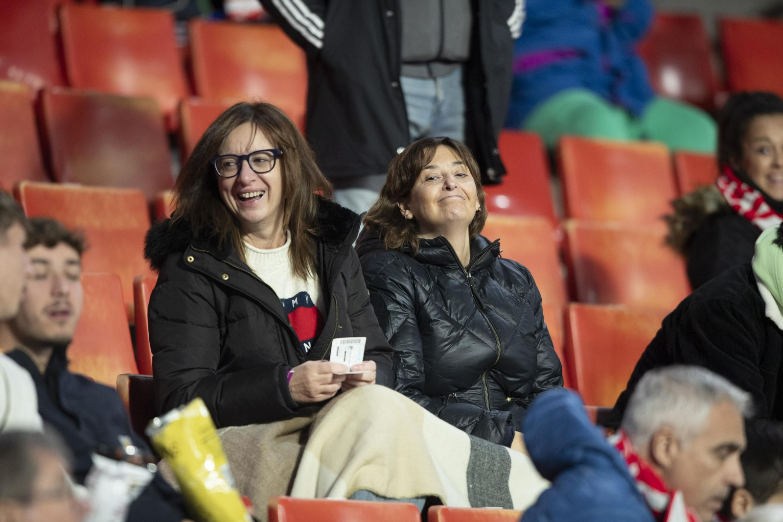 Las mejores fotos del ambiente en Los Cármenes para el derbi andaluz entre Granada CF y Córdoba CF