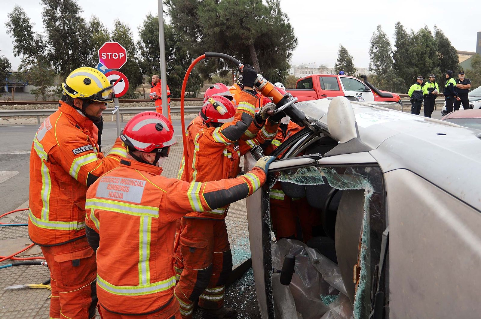 Simulacro de accidente en el Puerto de Huelva dentro del ejercicio regional RespuestA22, en imágenes