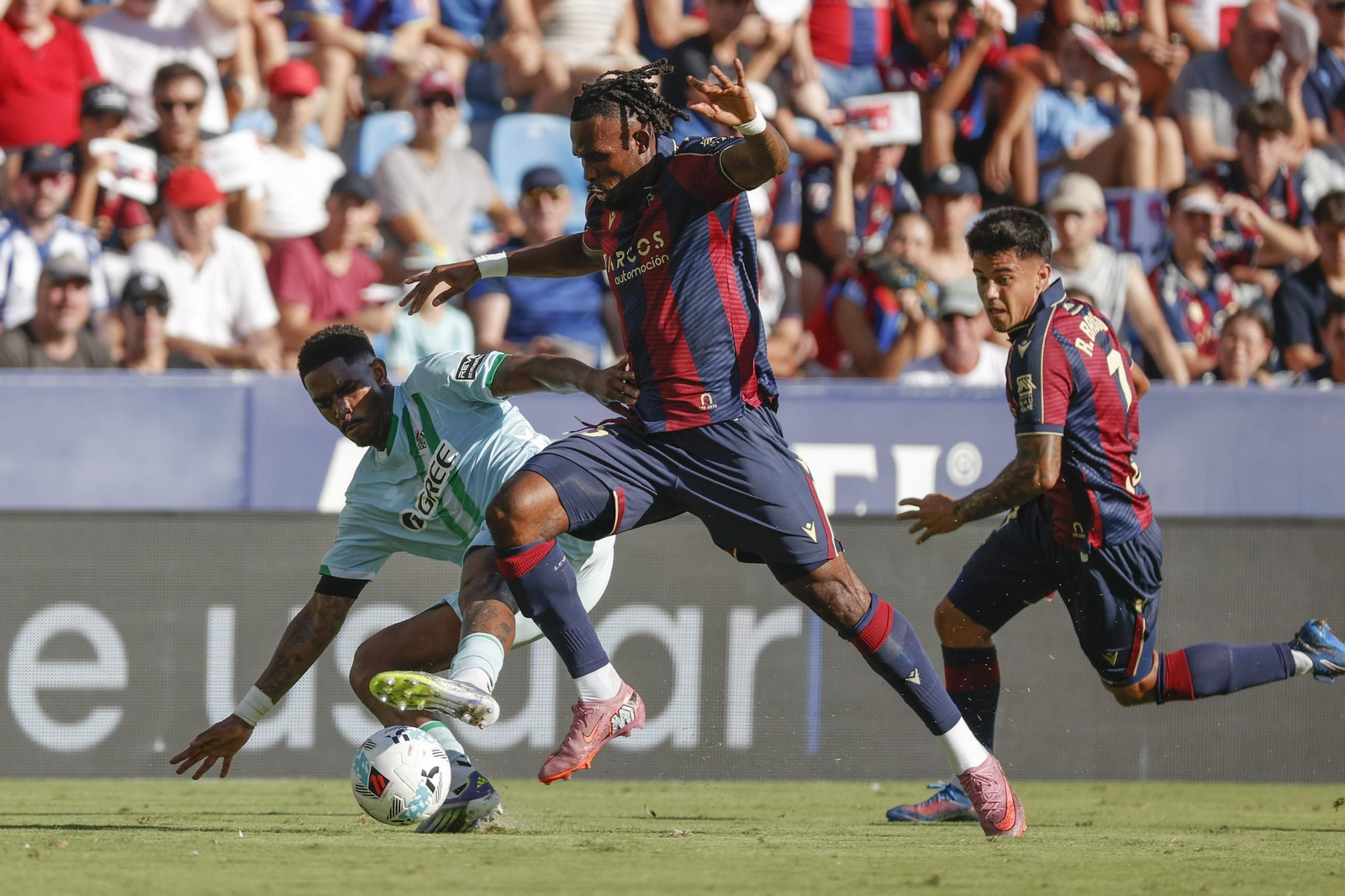 Junior, en un lance del partido ante el Lervante.