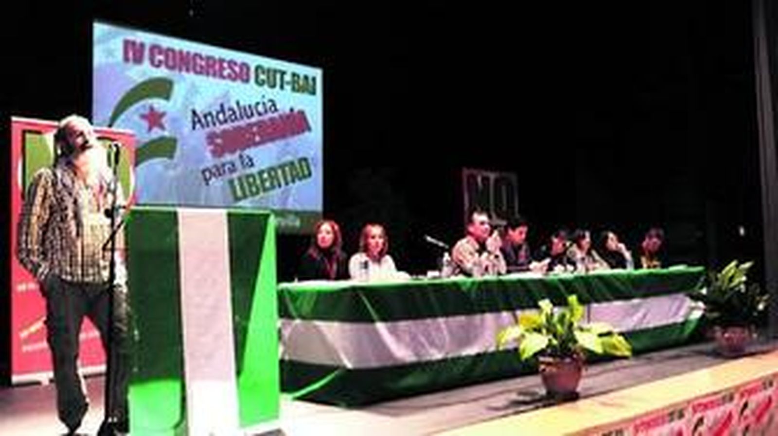 Sánchez Gordillo ante los delegados del congreso de la CUT-BAI celebrado ayer en Sevilla.