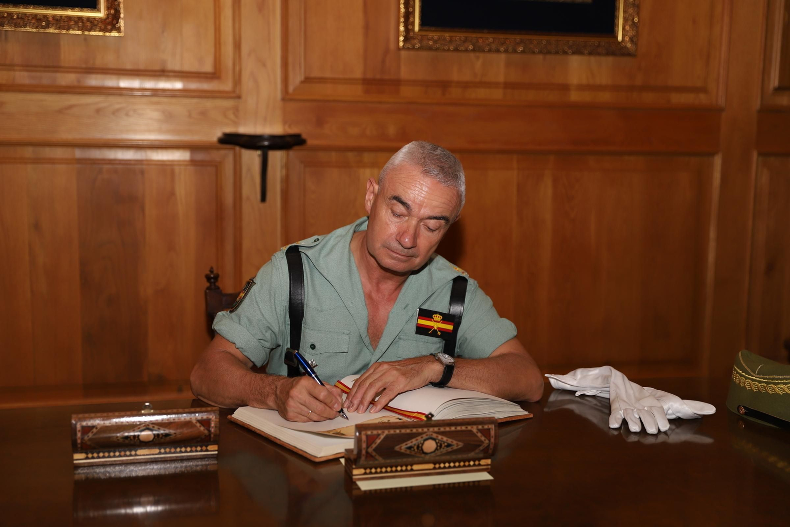 Las imágenes de la despedida del general Melchor Marín de la Brigada Rey Alfonso XIII de La Legión