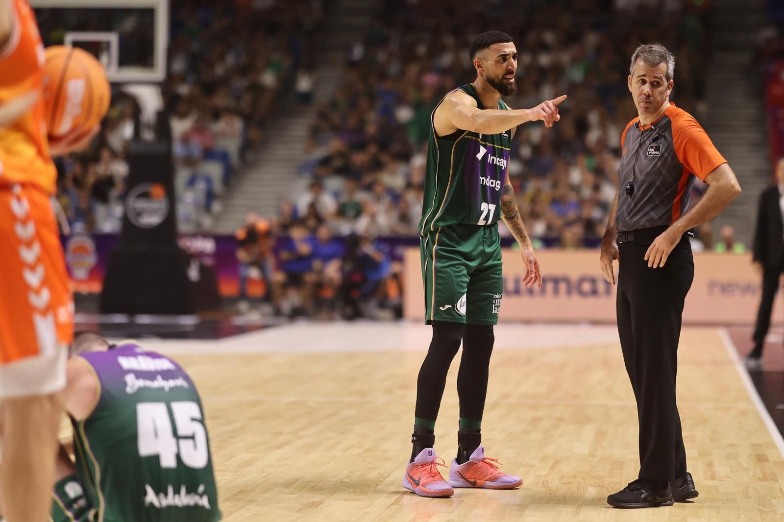 El Unicaja - Valencia Basket de la Supercopa, en fotos