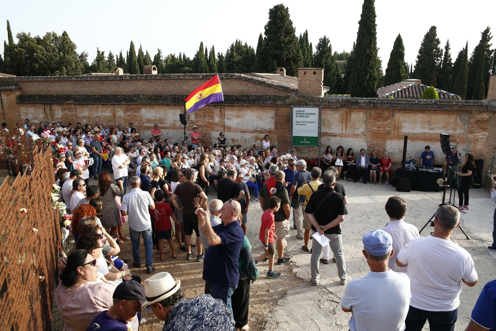 Acto de ayer en el cementerio