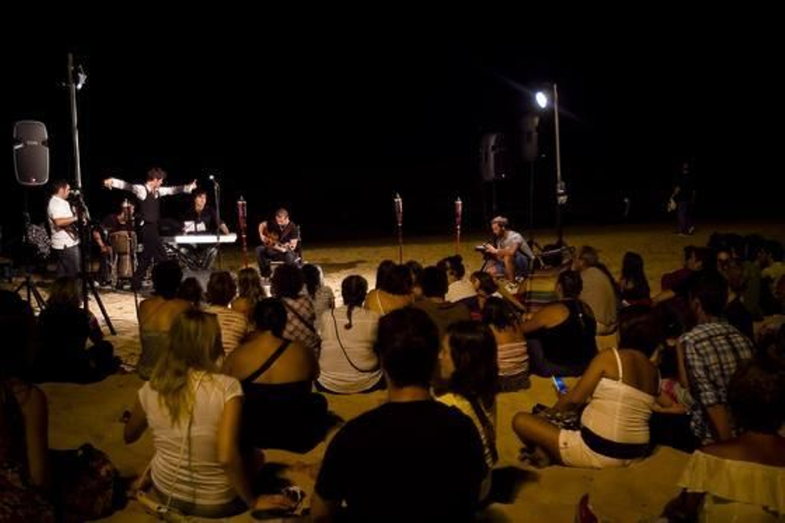 Los gaditanos disfrutan de una noche de cultura ´De sol a sol´. 

Foto: Lourdes de Vicente