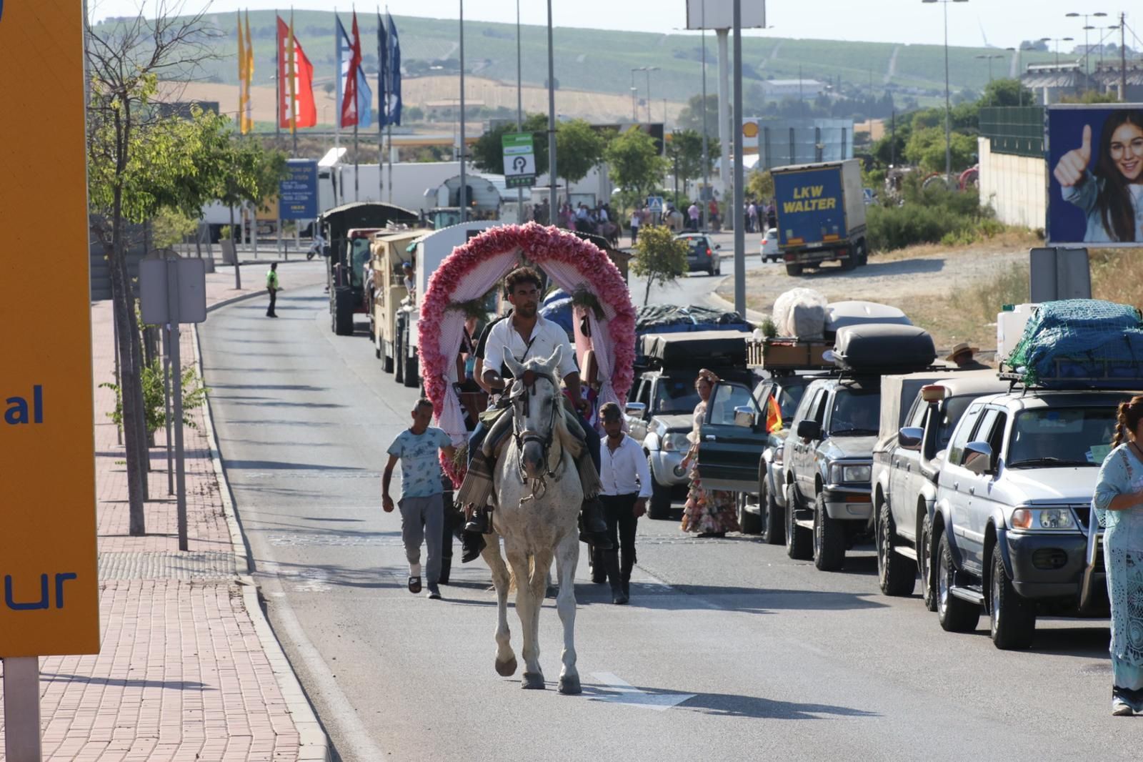 La Hermandad del Rocío de Jerez, entrando en la ciudad en su regreso