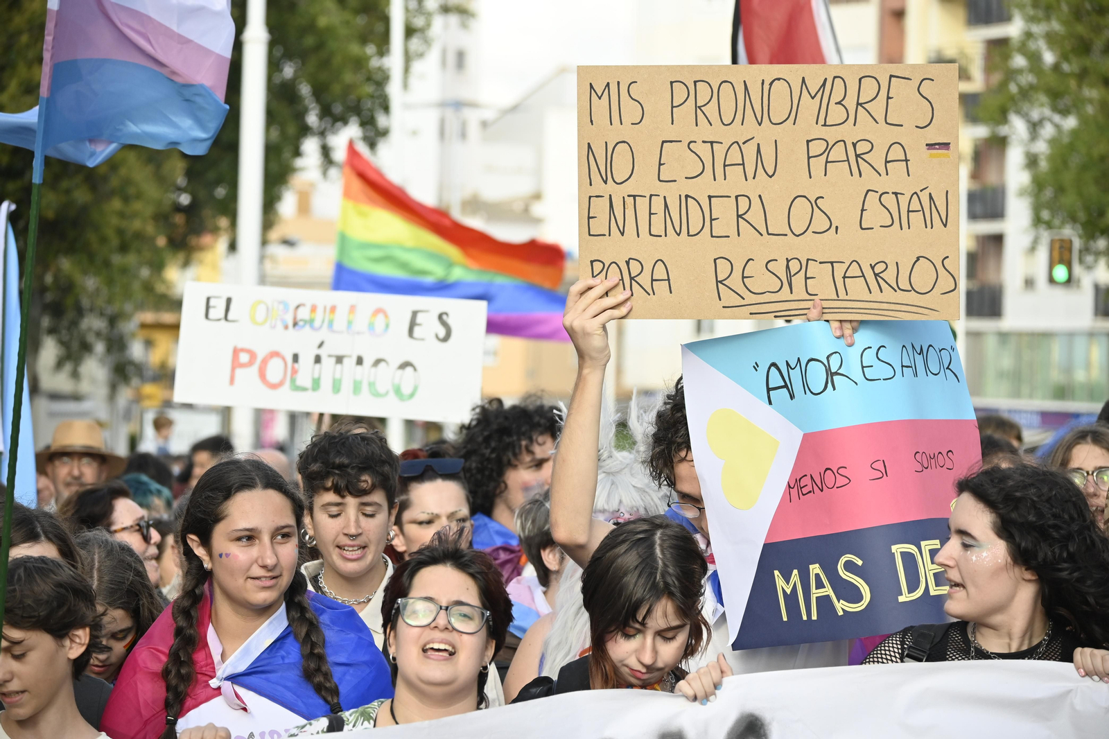Las mejores imágenes de la manifestacióndel del Orgullo LGTBI en Huelva