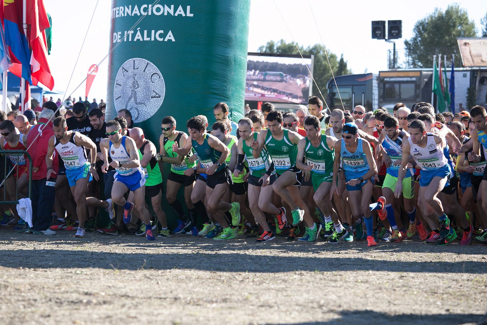 Imagen de la salida del Cross Internacional de Itálica del año pasado.