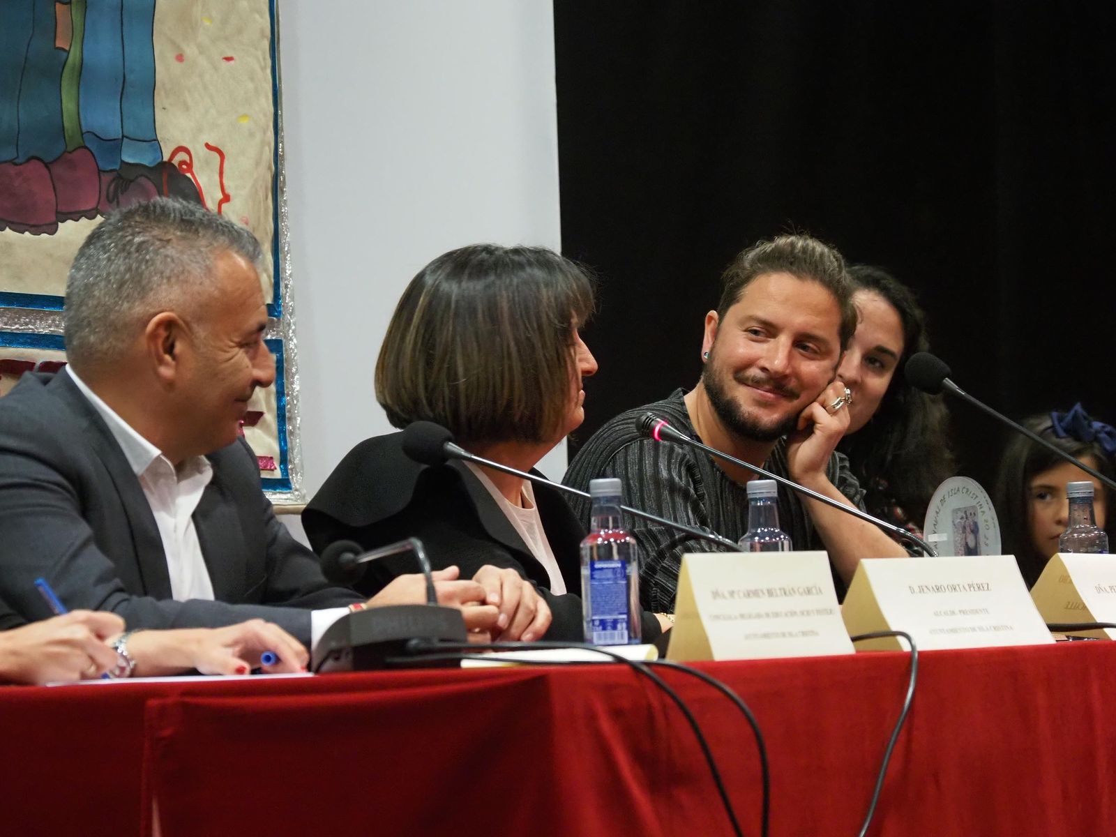 Manuel Carrasco regresa a su Isla Cristina para recibir el Galardón de la Peña Pasacalles, en imágenes