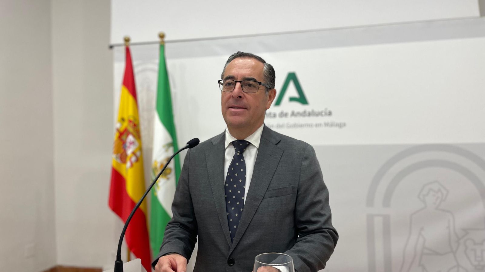 Miguel Briones, delegado de Desarrollo Educativo, en una rueda de prensa este jueves, en la Delegación del Gobierno andaluz en Málaga