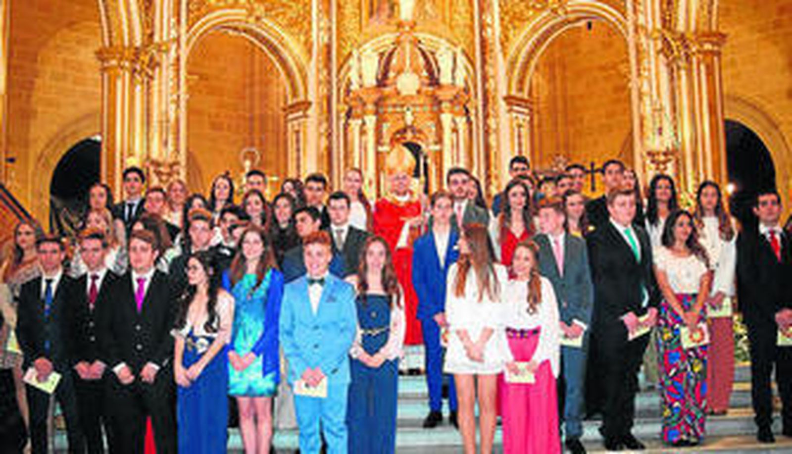 Todos los fieles con el obispo de Almería, Adolfo González Montes.