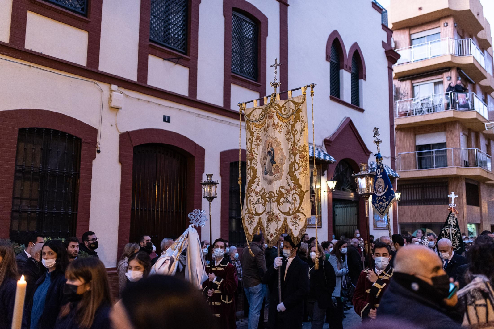 Imágenes de la Inmaculada Concepción procesionando por las calles de Huelva