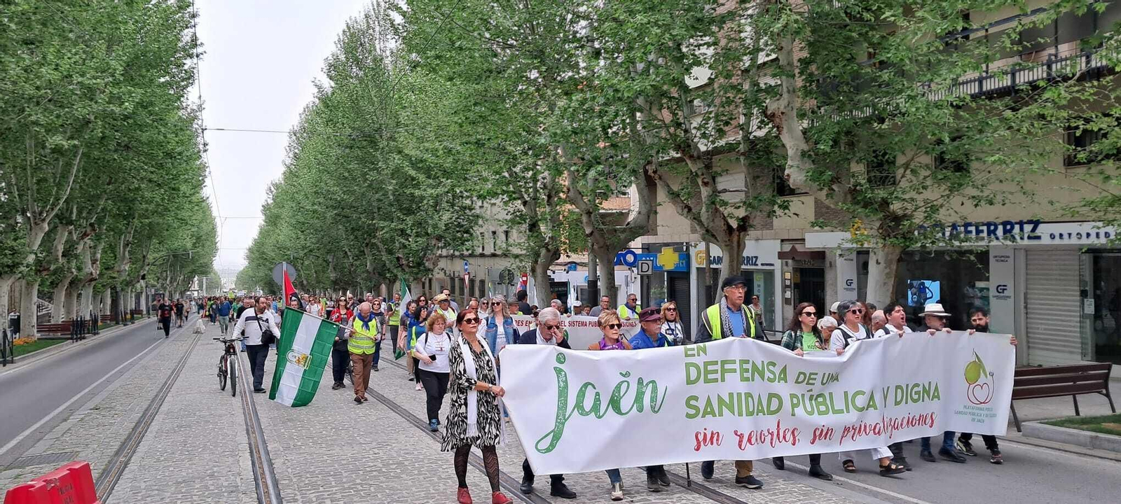 En imágenes: así ha transcurrido en Jaén la manifestación por una sanidad pública de calidad