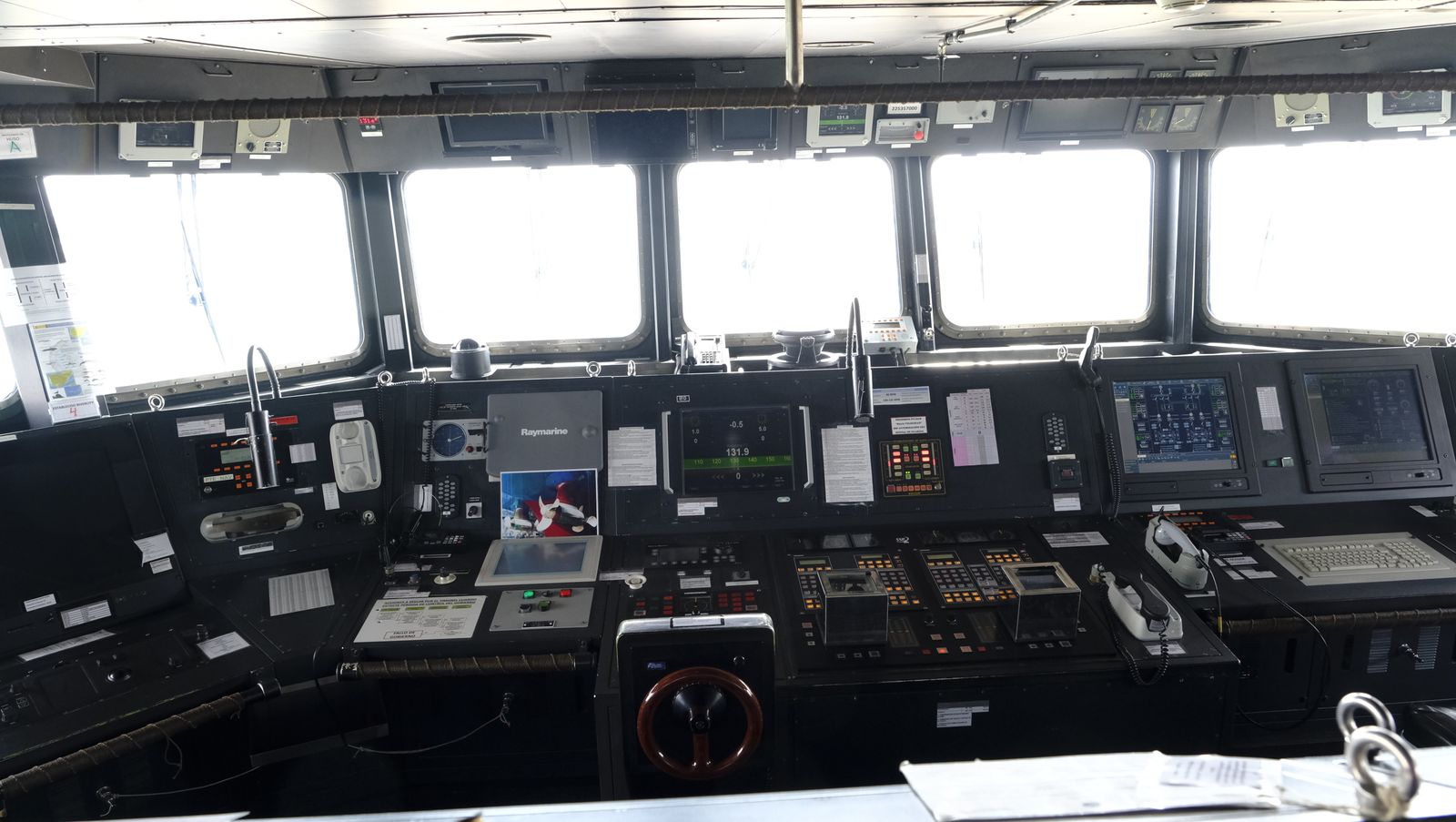 Fotogalería de la visita al portaaviones Juan Carlos I. Puerto de Almería.