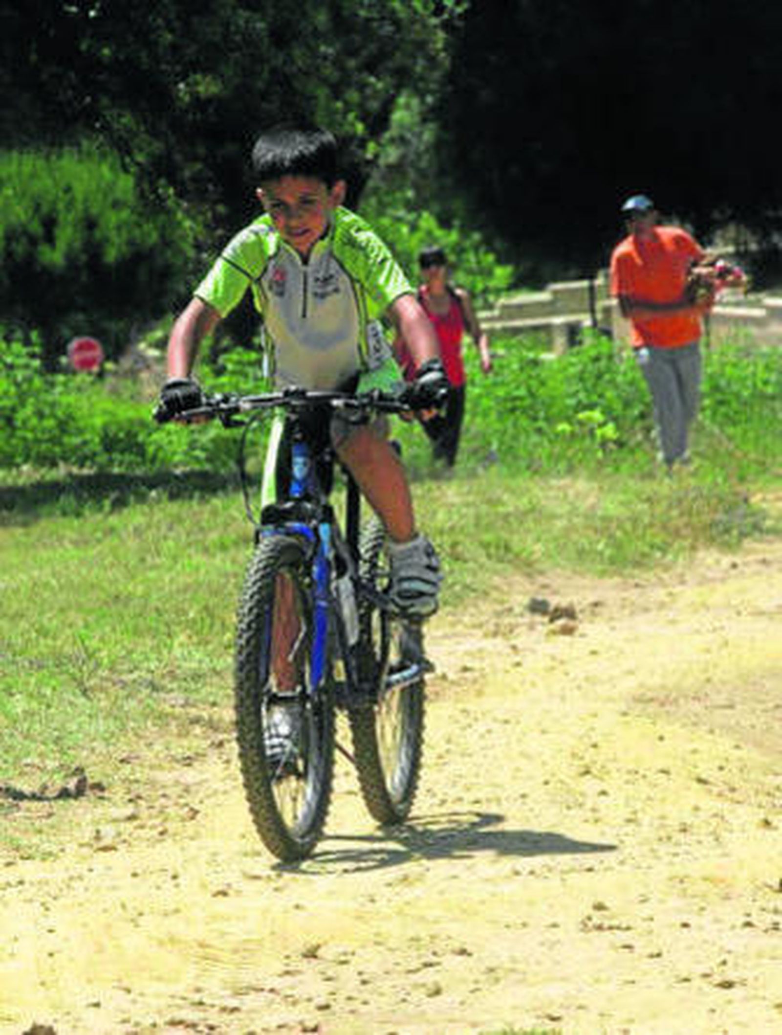 Uno de los jóvenes participantes, ayer en Los Cortijillos.