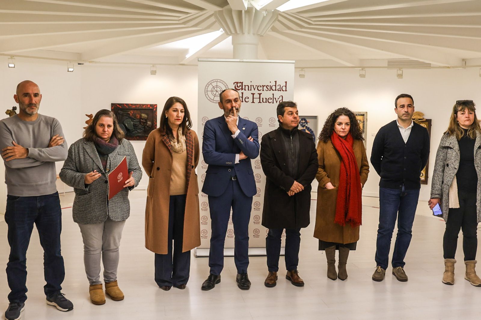 Minuto de silencio de la Universidad de Huelva por las víctimas del accidente ferroviario, en fotografías