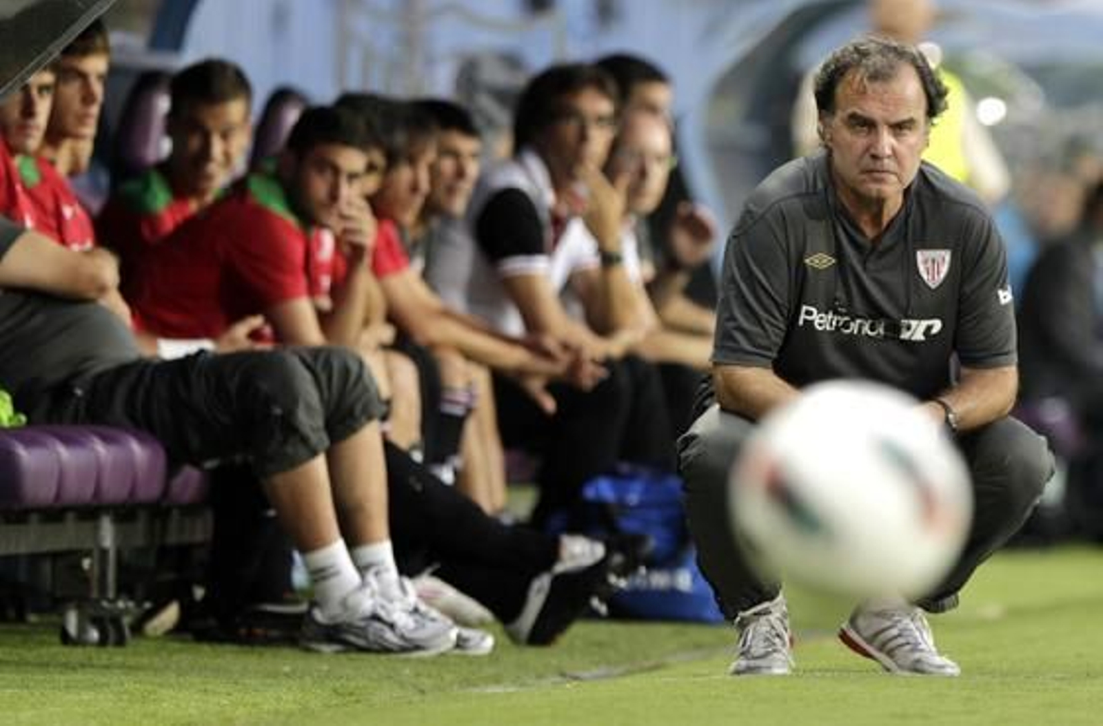 El Málaga gana su tercer partido consecutivo en Liga gracias a un gol de Cazorla de falta (1-0). / EFE