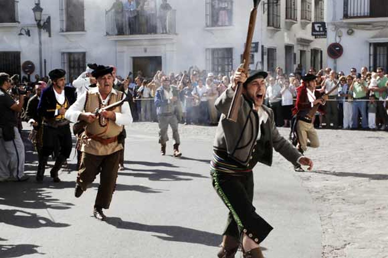 La recreación histórica en torno a la figura del Tempranillo logra abarrotar las calles del municipio serrano

Foto: Ramon Aguilar