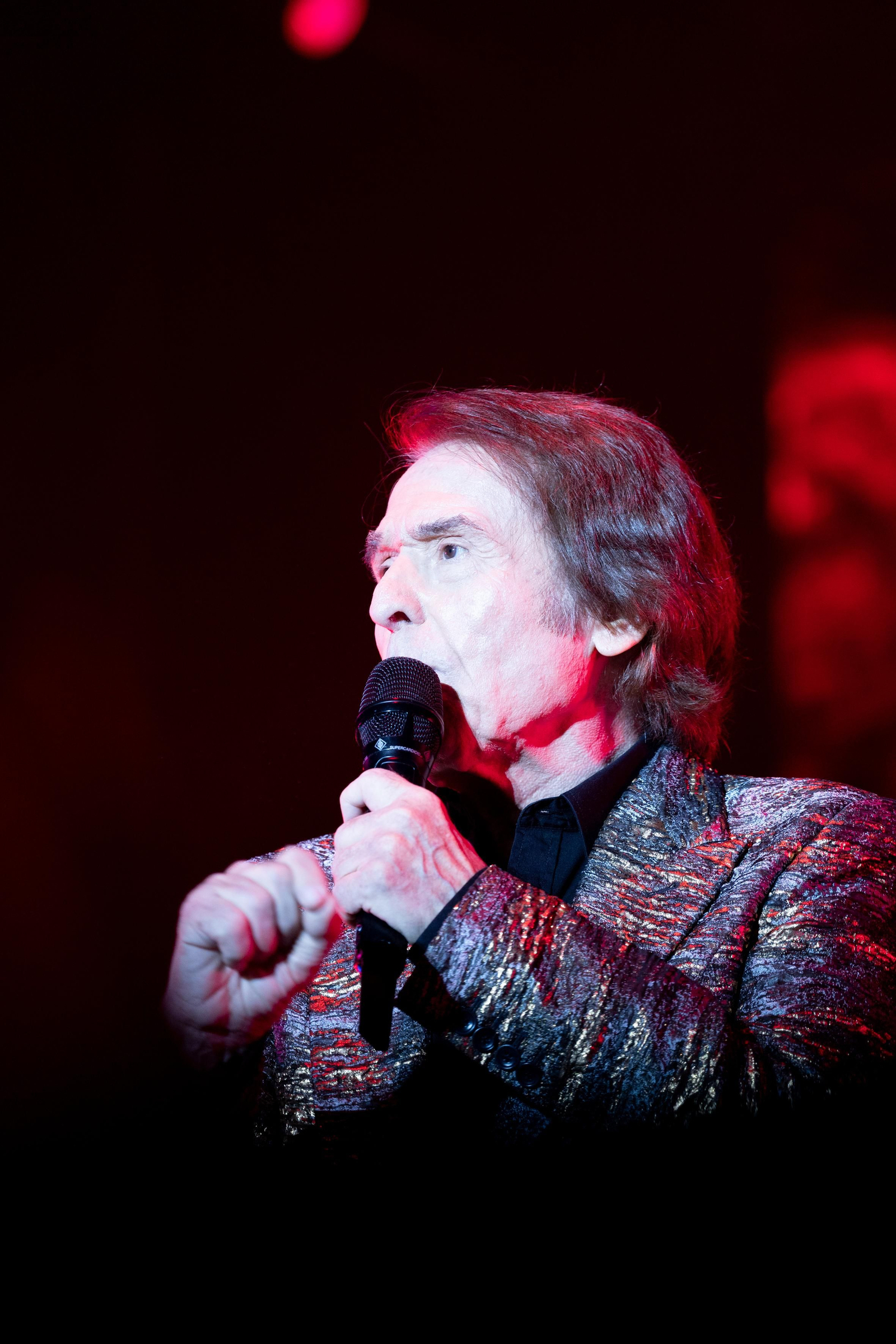 Imágenes de la actuación de Raphael en el Concert Music