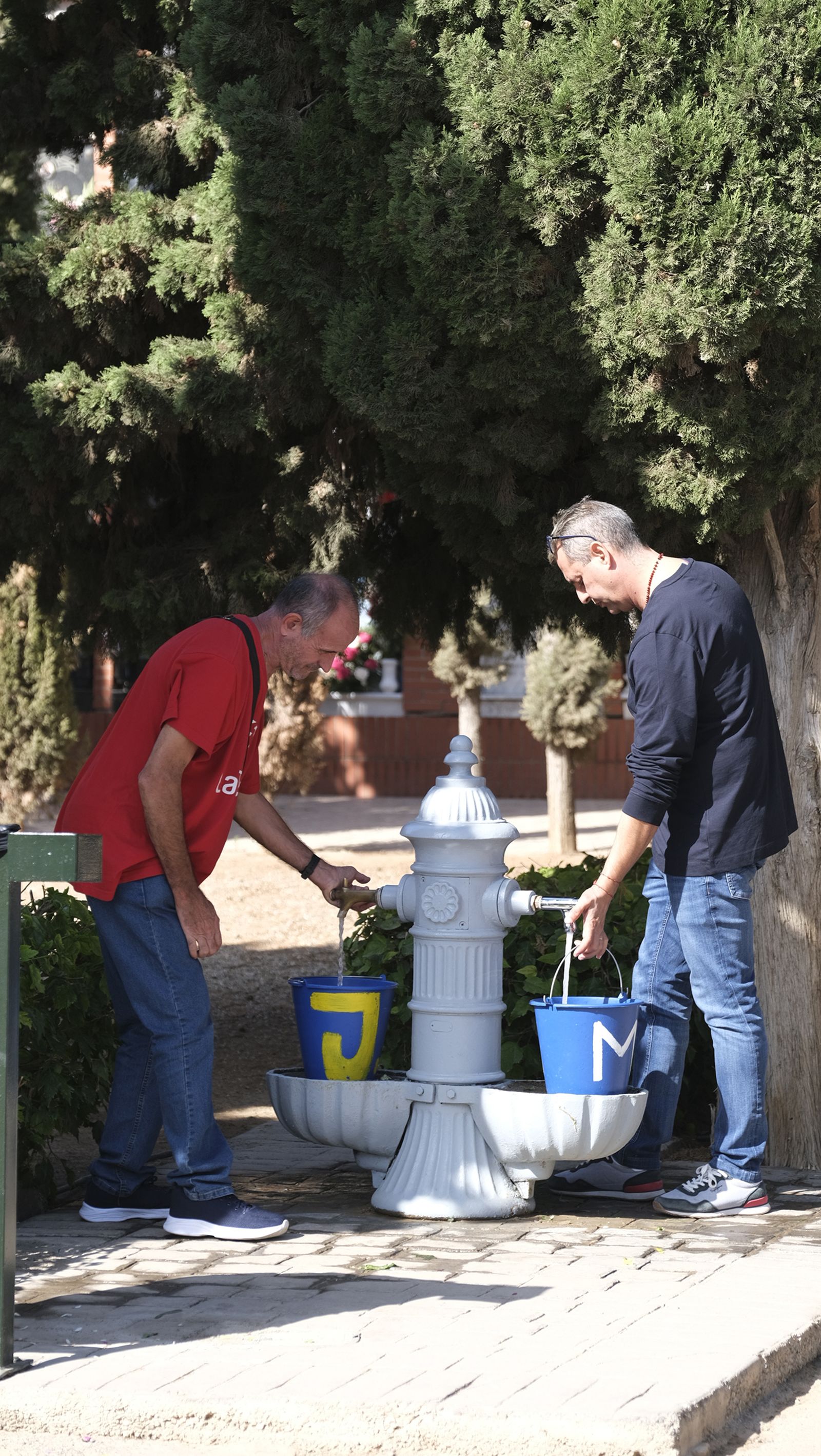 Imágenes del Día de Todos los Santos en el Cementerio de San José de Almería