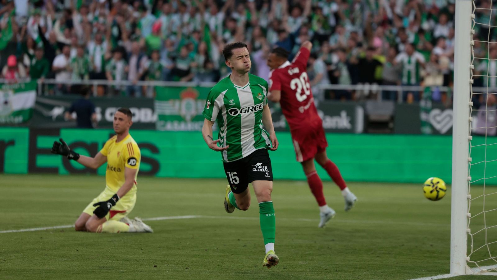 Fidalgo celebra su gol ante el Sevilla.