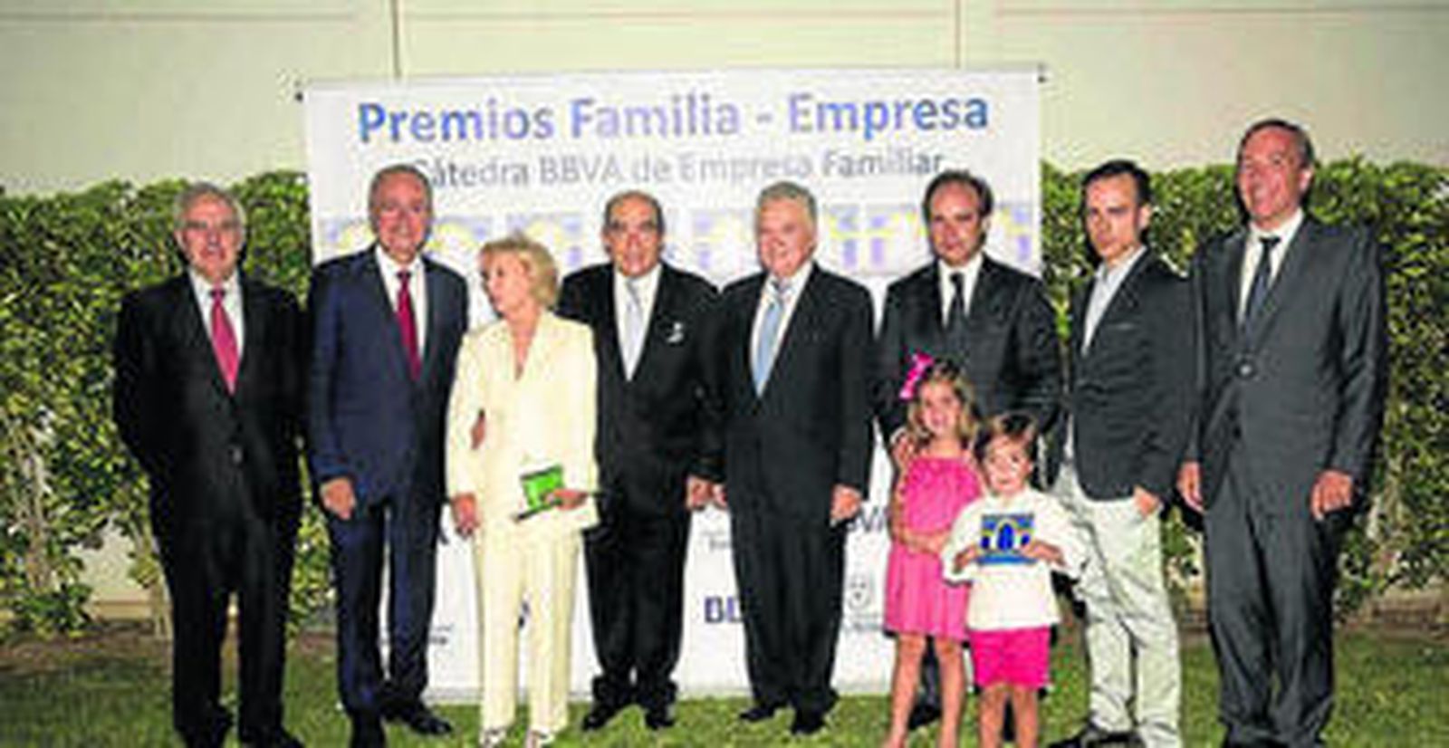 La familia Díaz Balaguer con el alcalde de Málaga y responsables de la Cátedra.