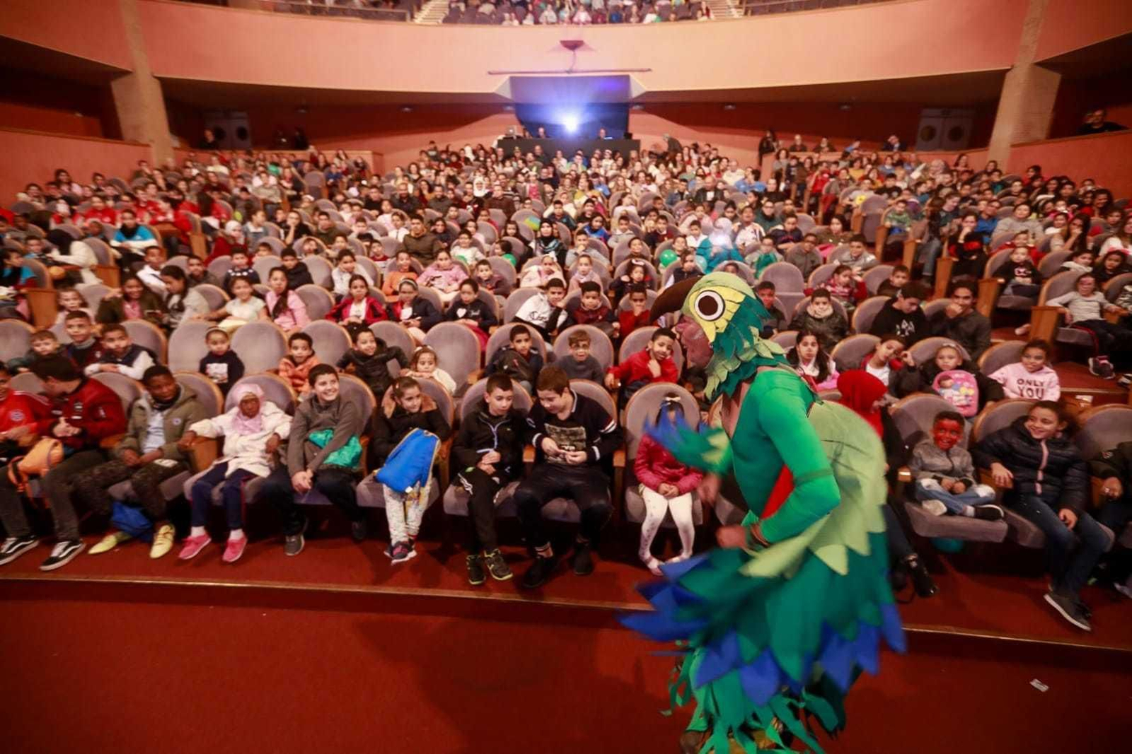 Casi 700 niños disfrutan de talleres, cine y de la actriz Itziar Castro.