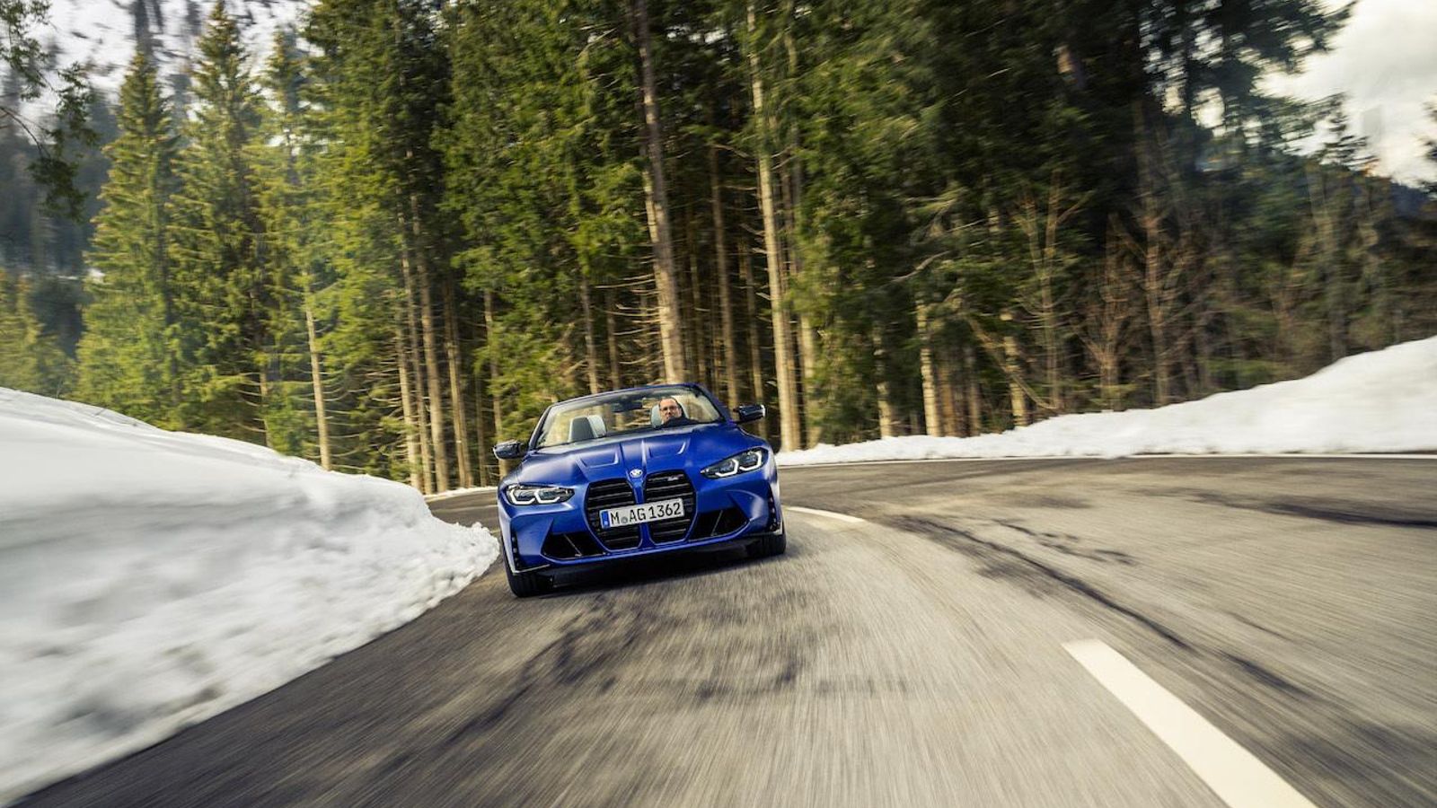 Un coche deportivo de alto rendimiento