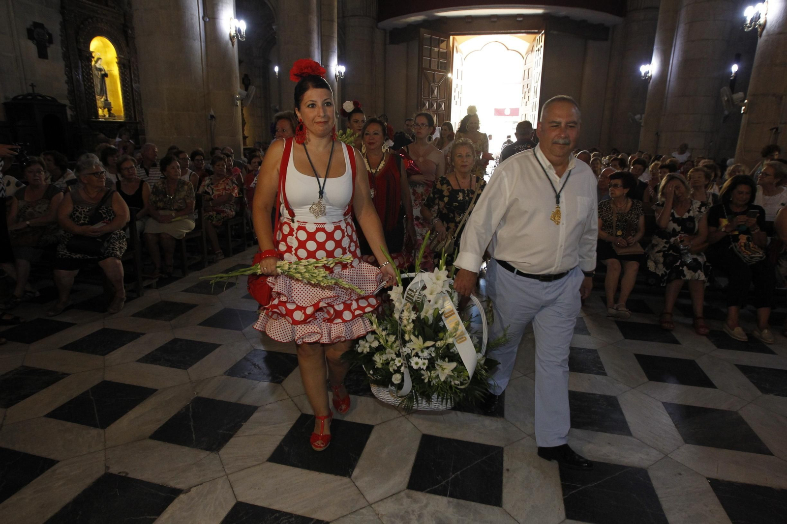 Fotogalería ofrenda floral a la Virgen del Mar. Feria de Almería 2019