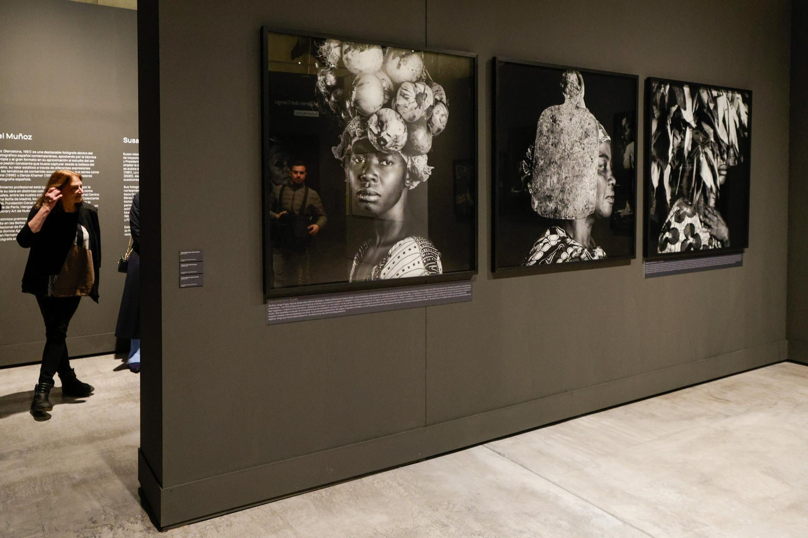 Las imágenes de la presentación de la exposición "Narrativas ocultas" de Isabel Muñoz y Susan Meiselas, en Artillería