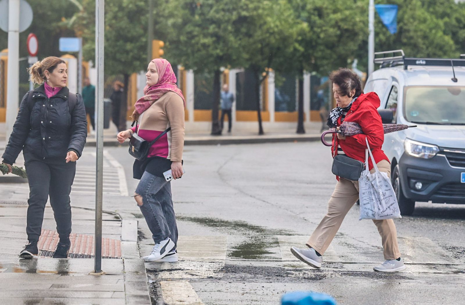 Fotografías de las incidencias de la borrasca Joseph durante la mañana