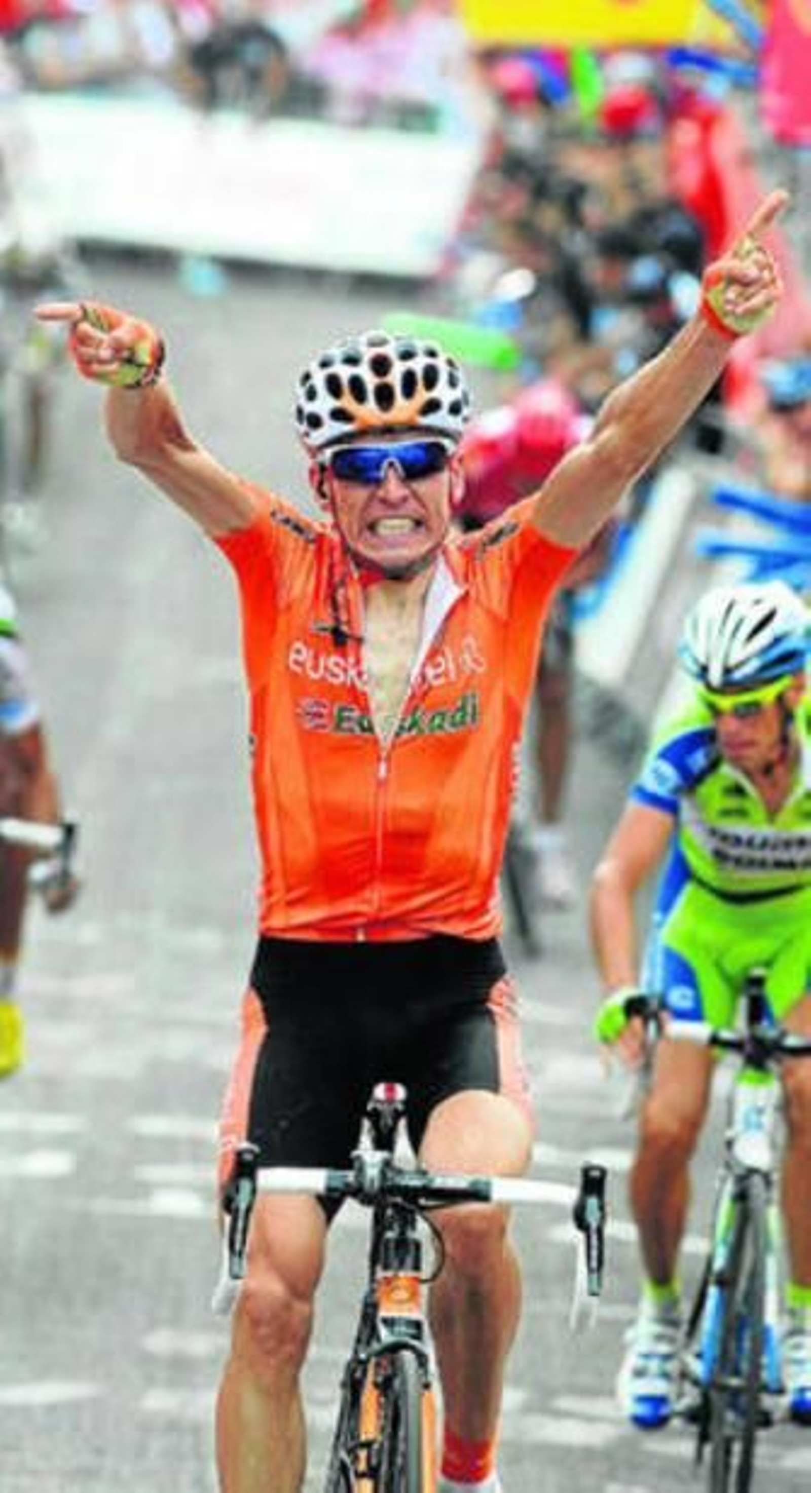 Antón celebra de manera efusiva su victoria de etapa.