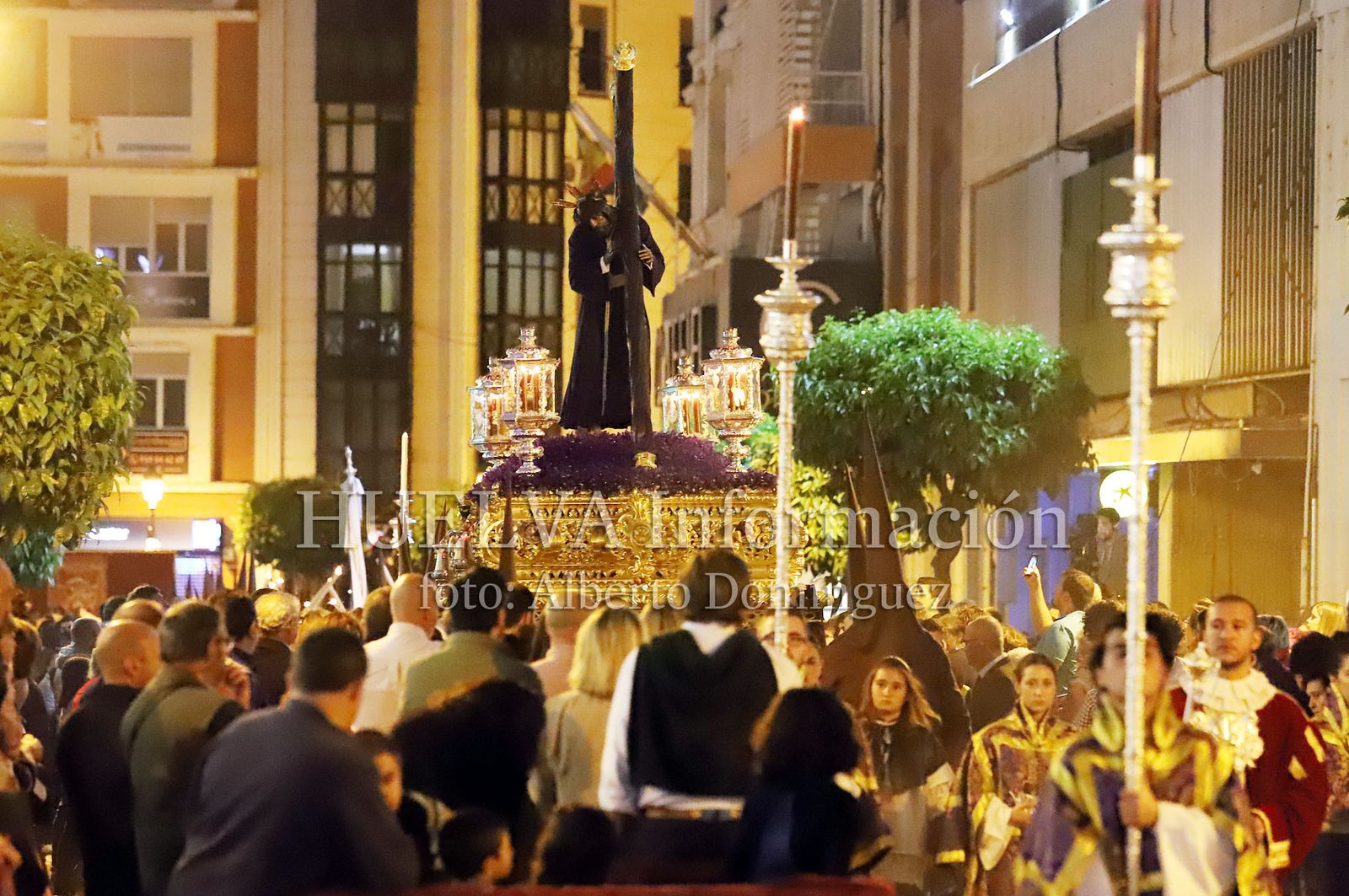 Imágenes de la procesión del Calvario de Huelva