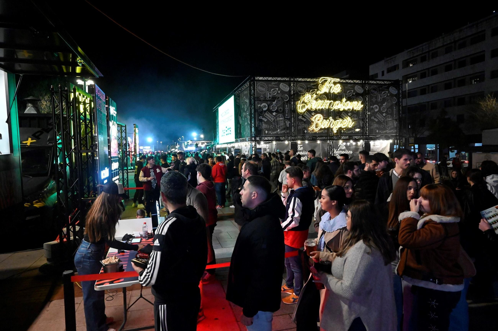 The champions burger (11495360).jpg