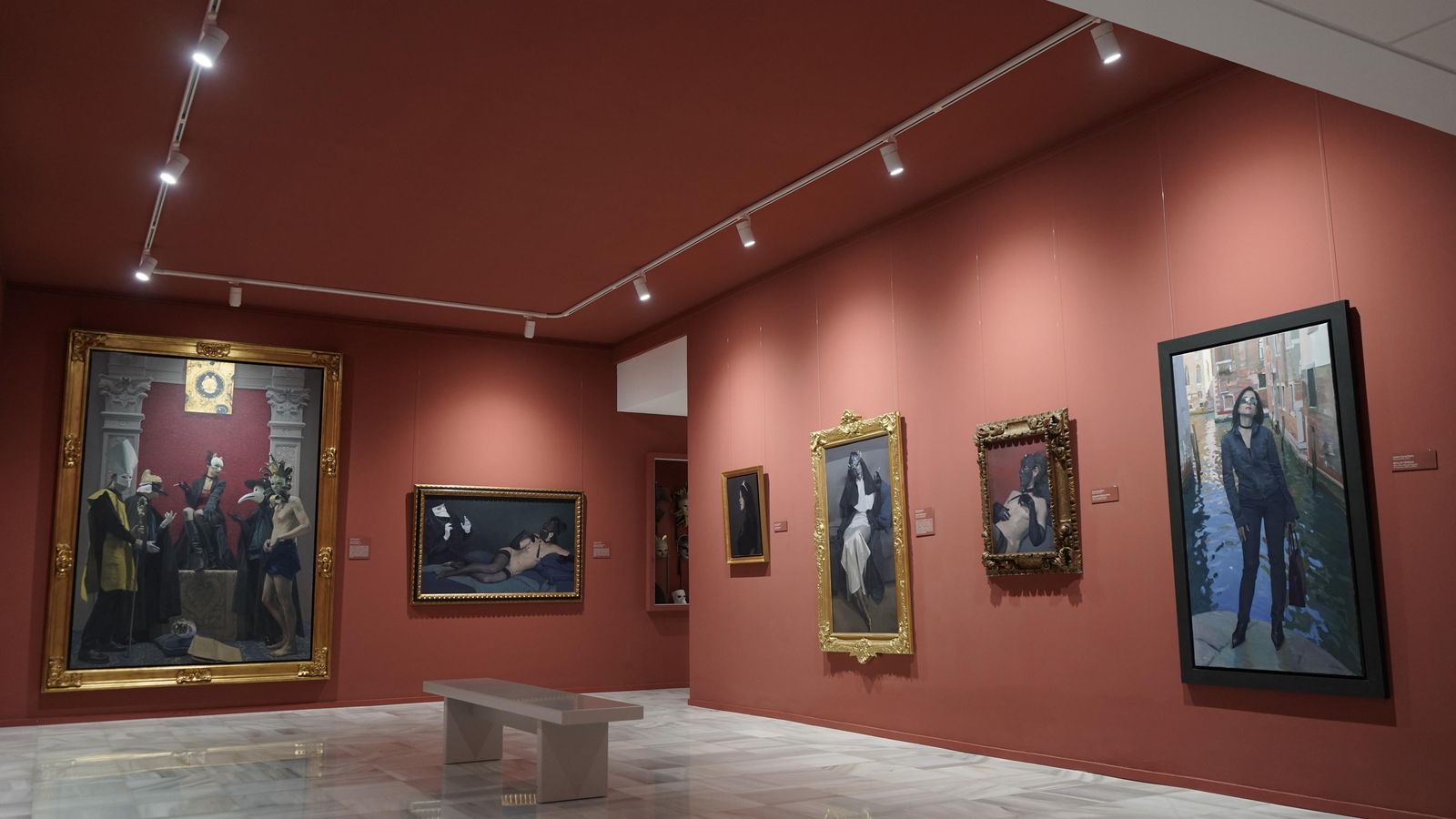 Imagen de una de las 18 salas expositivas del Museo Ibáñez con la nueva iluminación LED